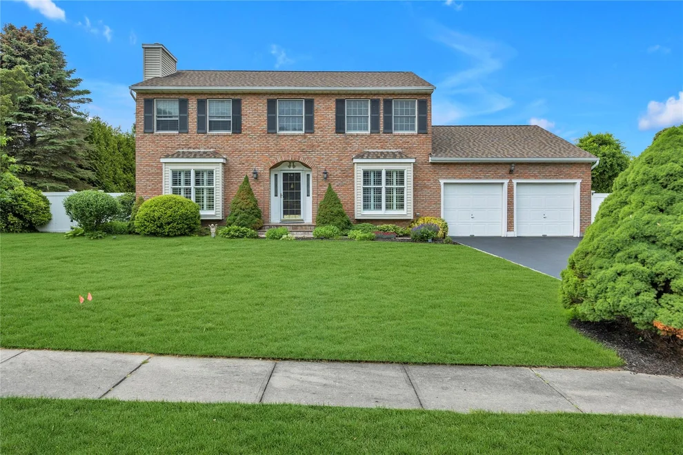 Unit for sale at 5 Jay Lane, Islip, NY 11741