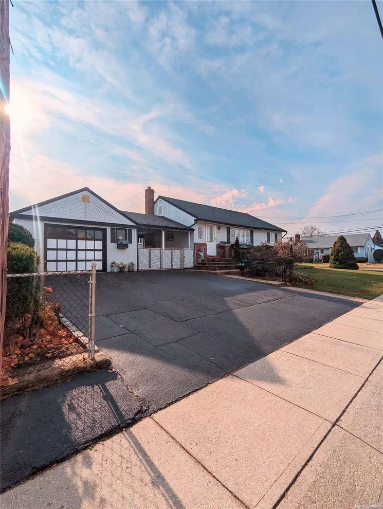 Unit for sale at 149 Maple Avenue, Oyster Bay, NY 11714