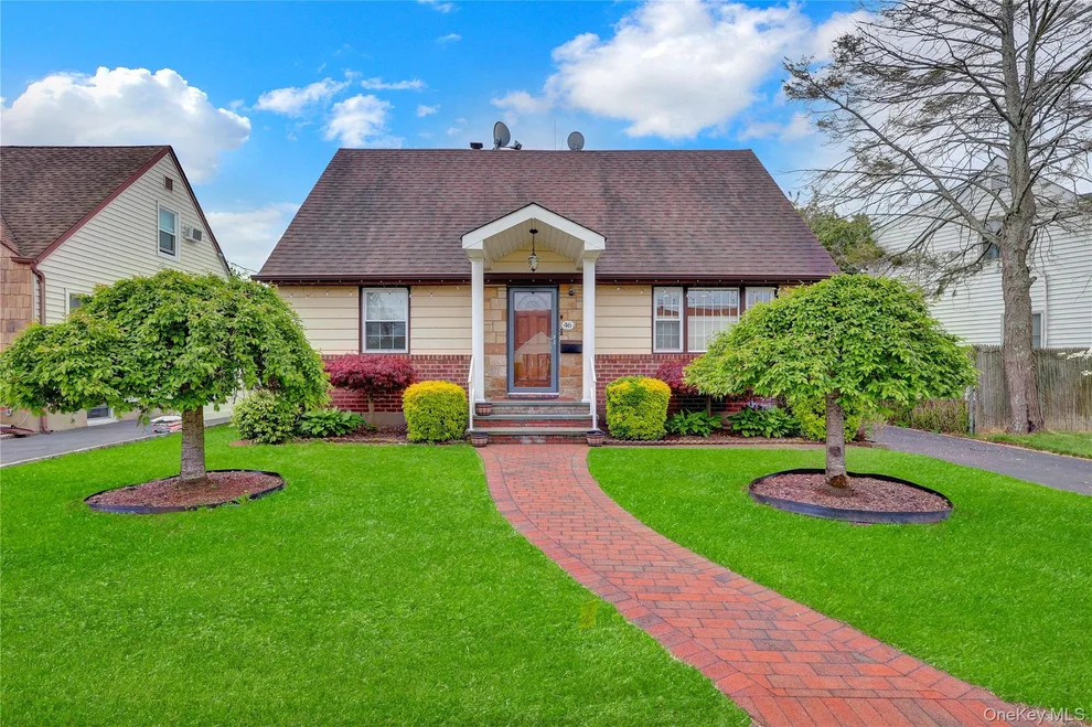 Unit for sale at 46 Stanwood Road, North Hempstead, NY 11040