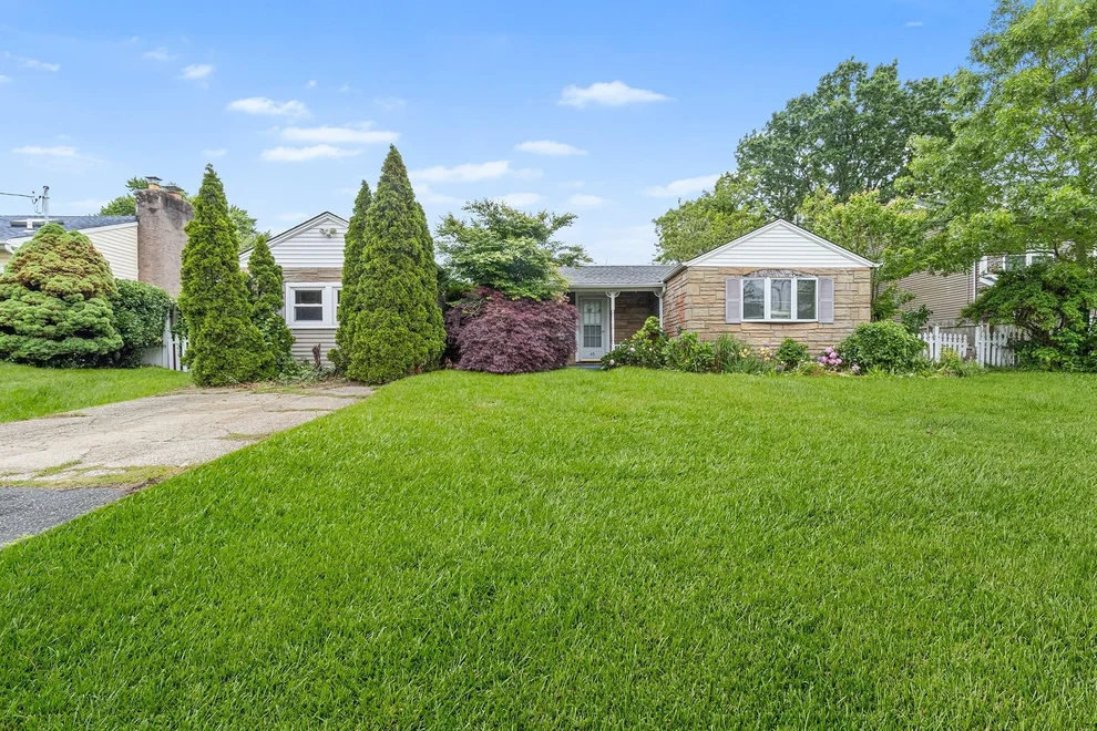 Unit for sale at 45 W 23rd Street, Babylon, NY 11729
