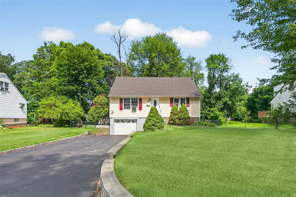 Unit for sale at 60 Freedman Avenue, Clarkstown, NY 10954