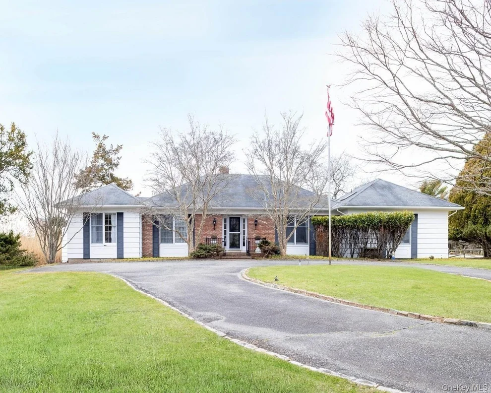 Unit for sale at 69 Oneck Road, Southampton, NY 11978
