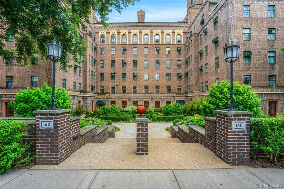 Unit for sale at 160 Middle Neck Road, North Hempstead, NY 11021