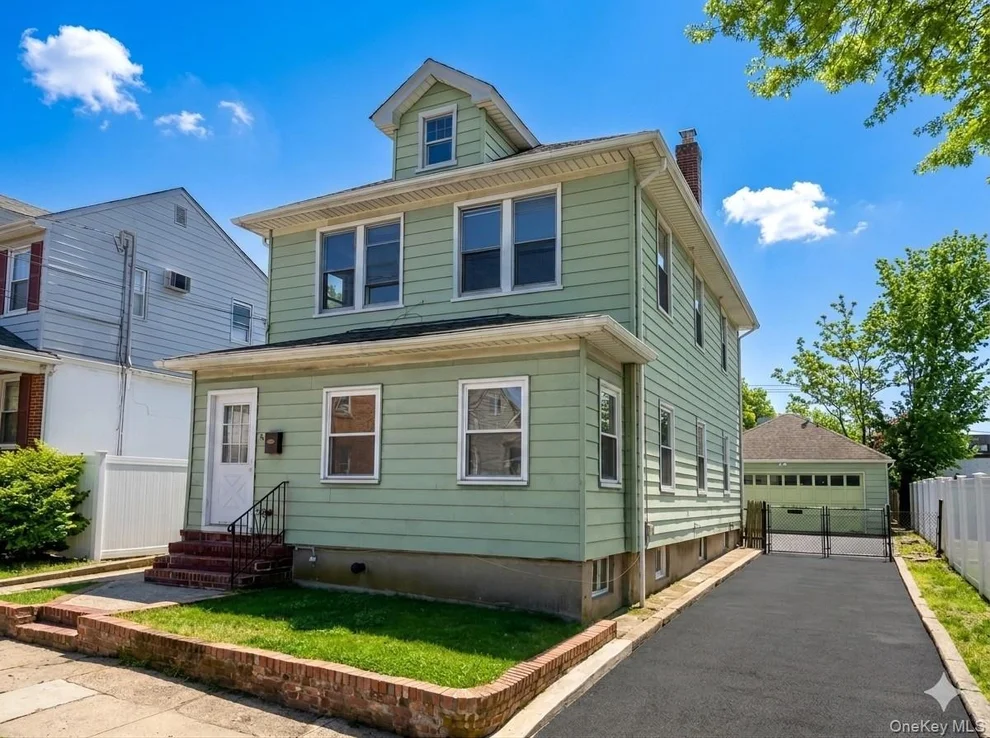 Unit for sale at 4 Davis Avenue, North Hempstead, NY 11050