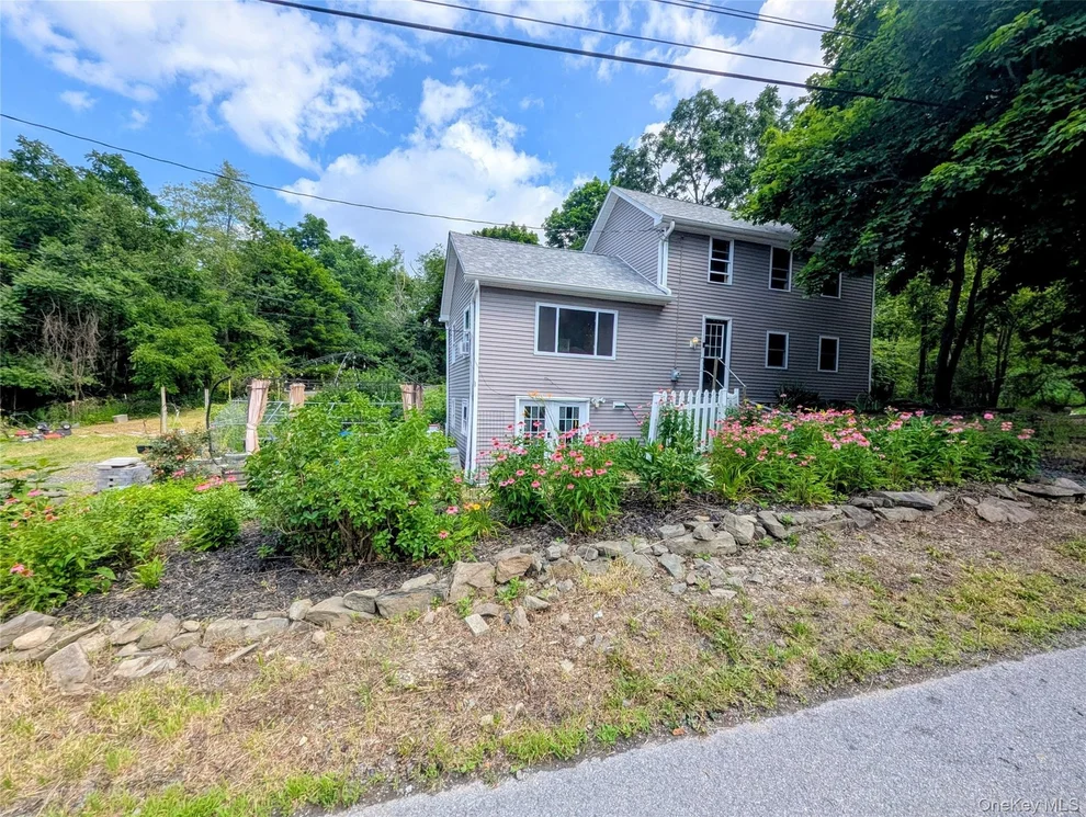 Unit for sale at 122 Castle High Road, Middletown, NY 10940
