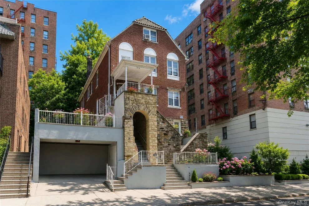 Unit for sale at 2854 Kingsbridge Terrace, New York, NY 10463