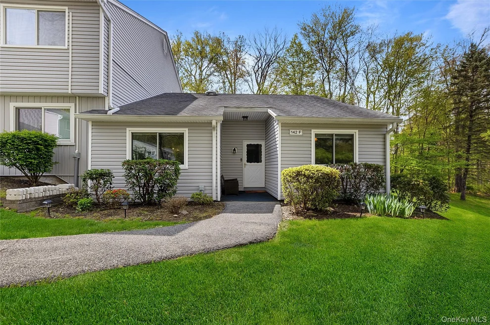 Unit for sale at 142 Flintlock Way, Yorktown, NY 10598