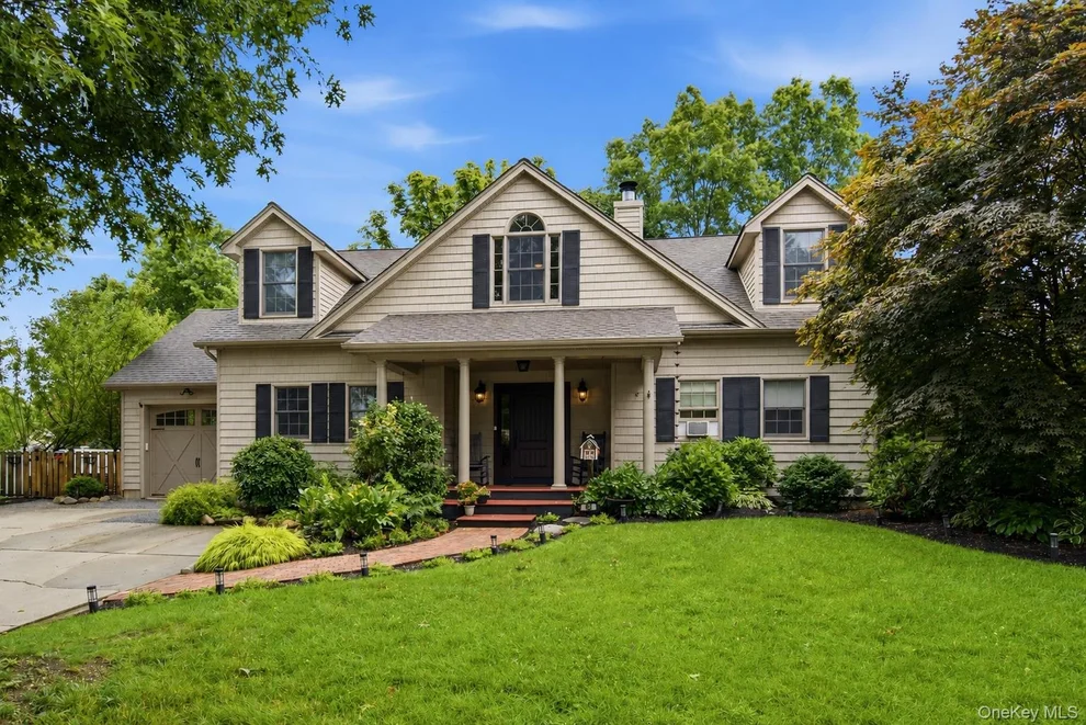 Unit for sale at 83 Hedgerow, Huntington, NY 11725