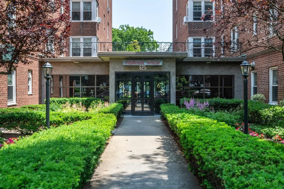 Unit for sale at 625 Gramatan Avenue, Mount Vernon, NY 10552