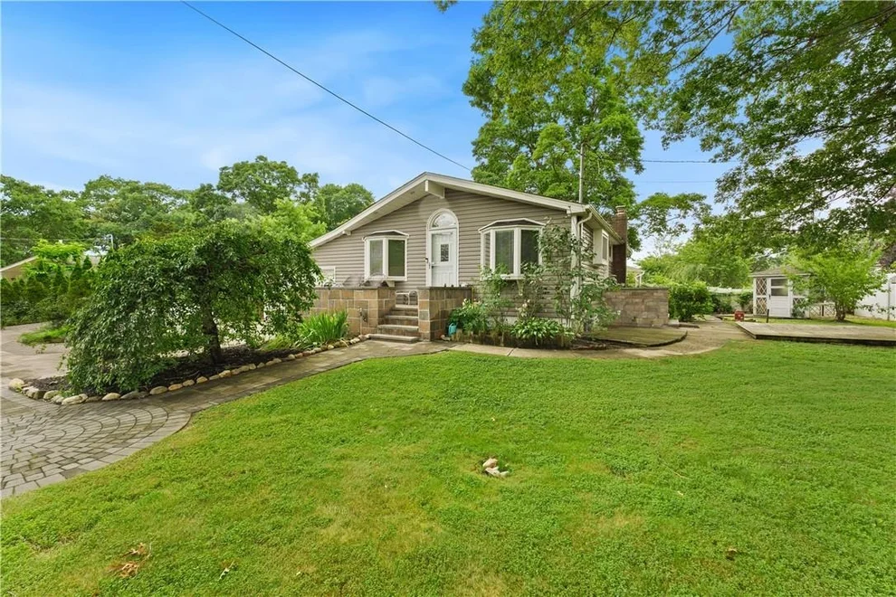 Unit for sale at 139 Queen Street, Islip, NY 11706