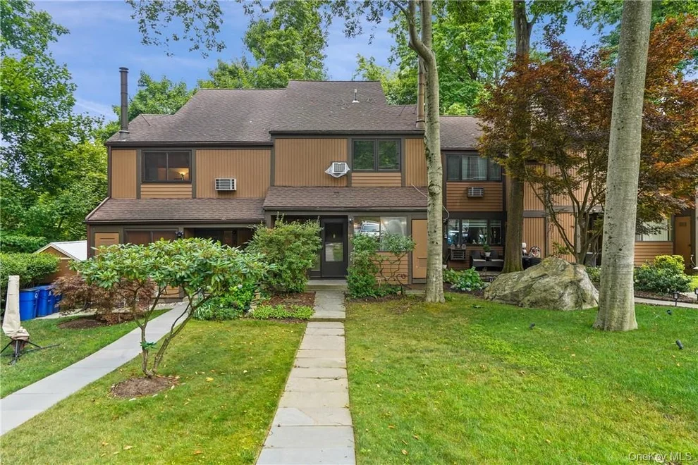 Unit for sale at 118 Round Hill Road, Greenburgh, NY 10522