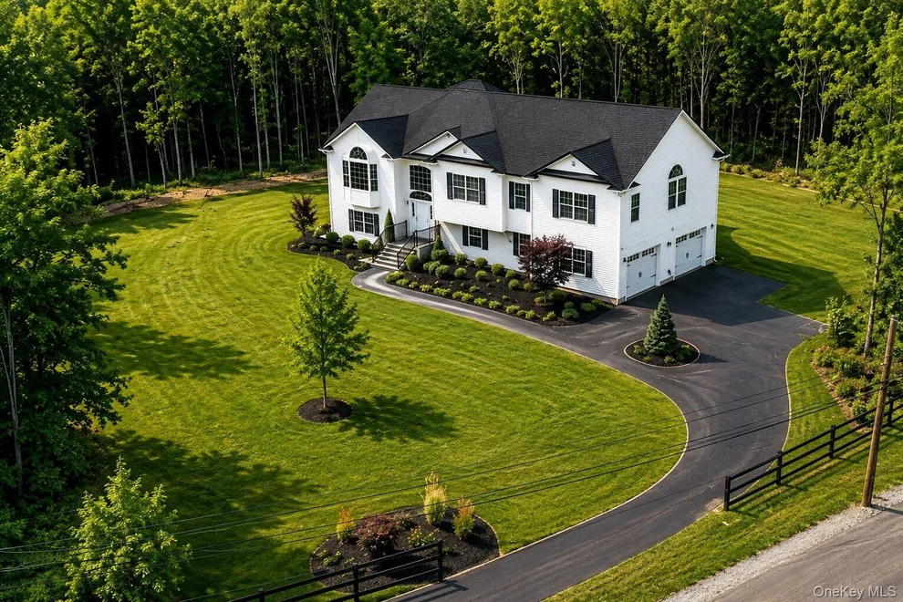 Unit for sale at 7 Cottage Road, Beekman, NY 12533