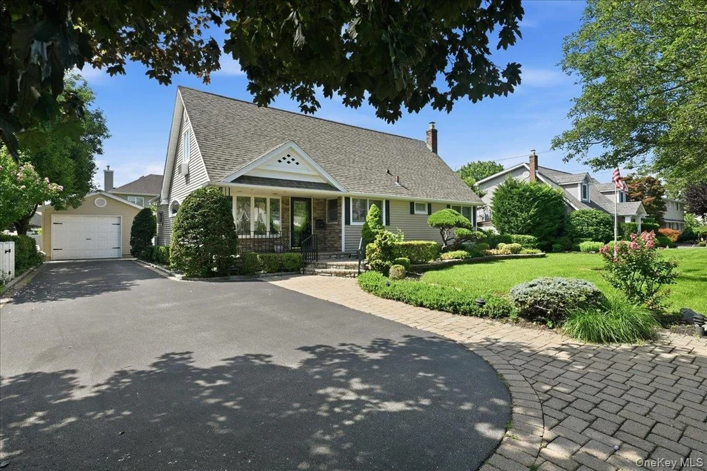 Unit for sale at 672 Westbury Avenue, North Hempstead, NY 11590