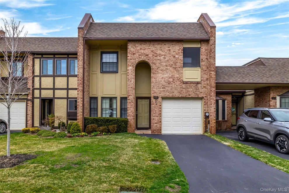 Unit for sale at 48 Southgate Circle, Oyster Bay, NY 11762