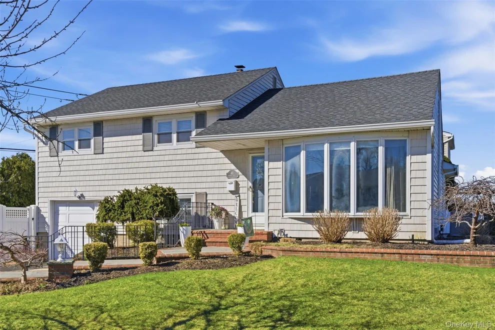 Unit for sale at 45 Amherst Drive, Oyster Bay, NY 11758