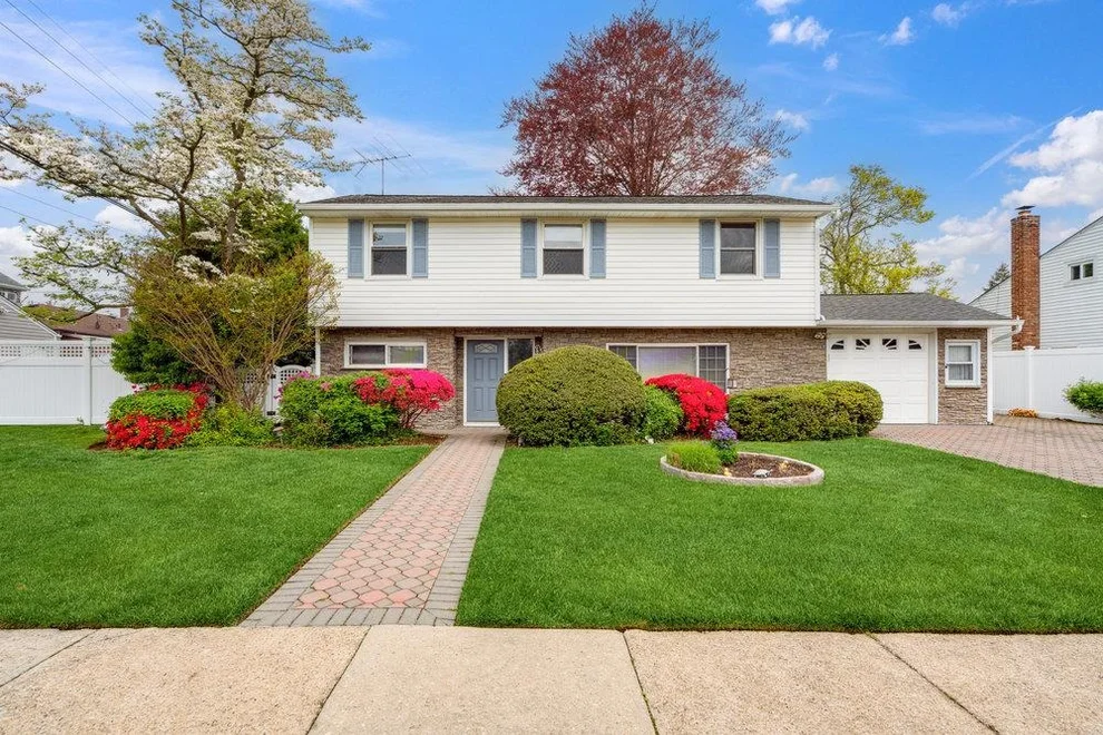 Unit for sale at 348 N Rutherford Avenue, Oyster Bay, NY 11758