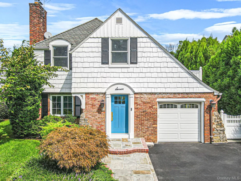 Unit for sale at 7 Highmeadow Road, North Hempstead, NY 11030
