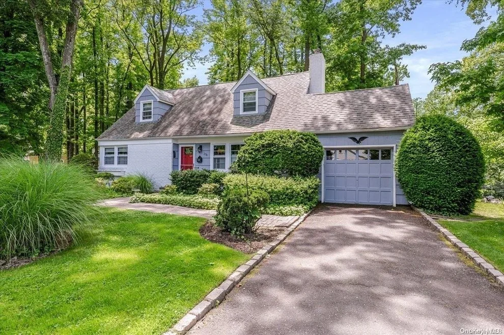 Unit for sale at 258 Steamboat Road, North Hempstead, NY 11024