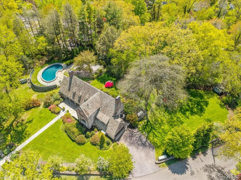 Unit for sale at 1 Dundee Road, Mamaroneck, NY 10538
