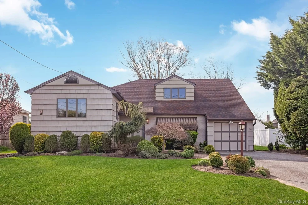 Unit for sale at 1954 Brook Park Drive, Hempstead, NY 11566
