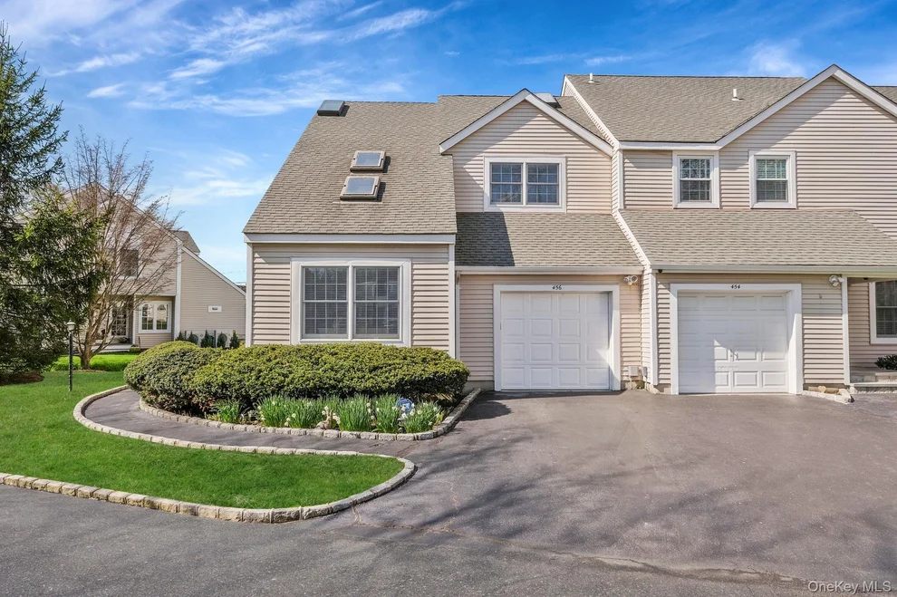 Unit for sale at 456 Village Oaks Lane, Babylon, NY 11702