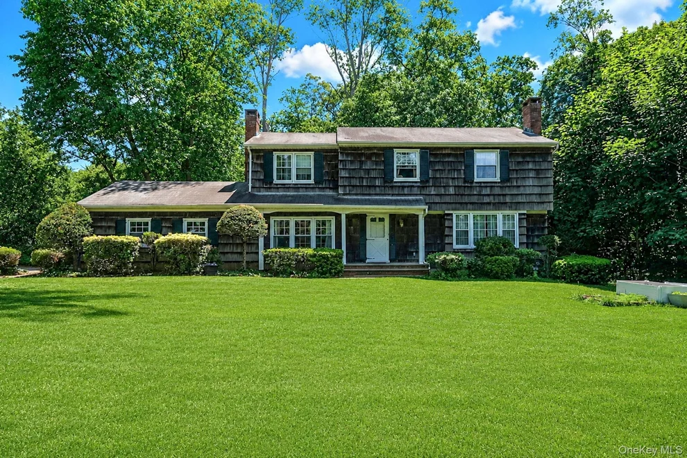 Unit for sale at 23 Whitney Gate, Smithtown, NY 11787
