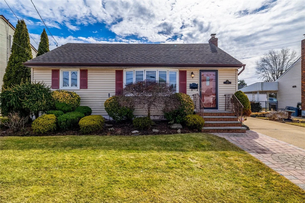 Unit for sale at 159 Nevada Street, Oyster Bay, NY 11801