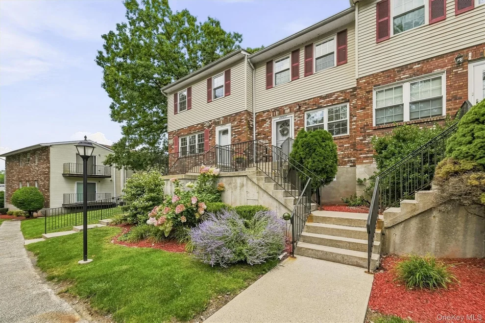 Unit for sale at 276 Temple Hill Road, New Windsor, NY 12553