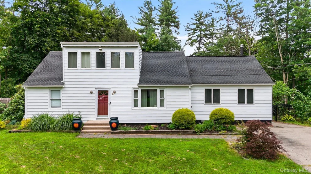 Unit for sale at 41 White Oaks Road, Hyde Park, NY 12538
