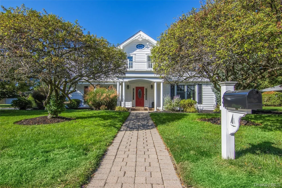Unit for sale at 3 Hickory Lane, Glen Cove, NY 11542