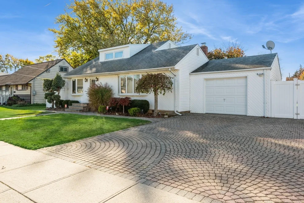 Unit for sale at 24 Crescent Street, Oyster Bay, NY 11801