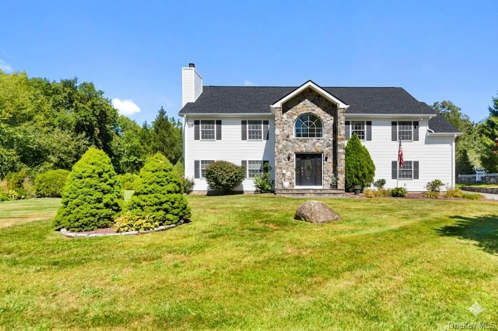 Unit for sale at 70 Oak Pond Lane, Carmel, NY 10541