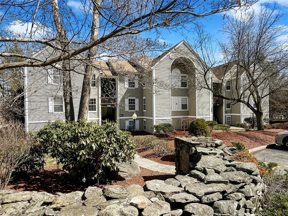 Unit for sale at 1004 Washington Green, New Windsor, NY 12553