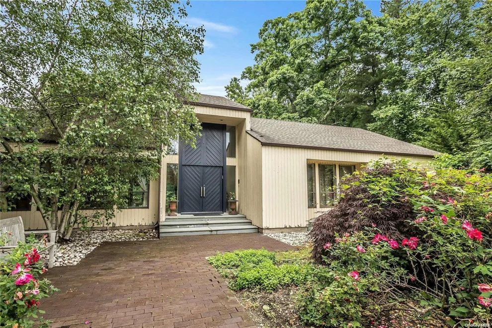 Unit for sale at 5 Colt Place, North Hempstead, NY 11568
