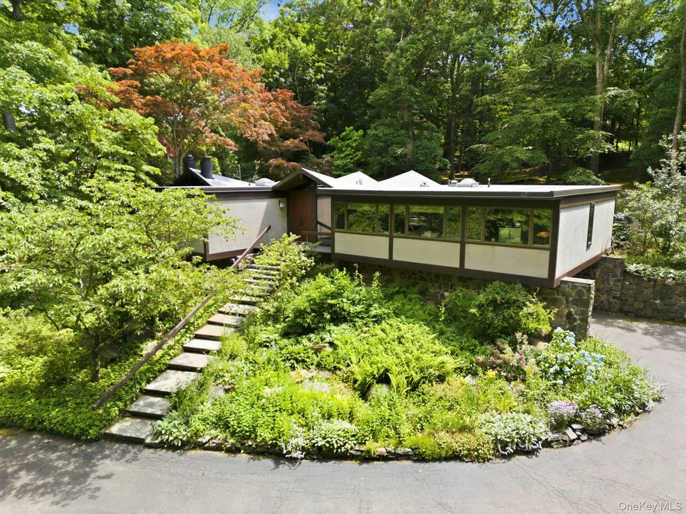 Unit for sale at 670 Long Hill Road W, Ossining, NY 10510