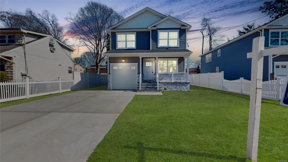 Unit for sale at 12 Union Street, Hempstead, NY 11575