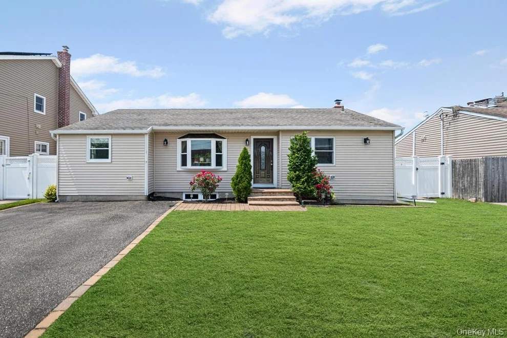 Unit for sale at 19 Michel Avenue, Oyster Bay, NY 11735