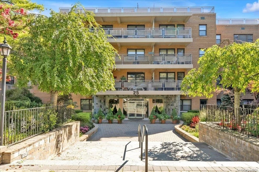 Unit for sale at 25 Park Place, North Hempstead, NY 11021