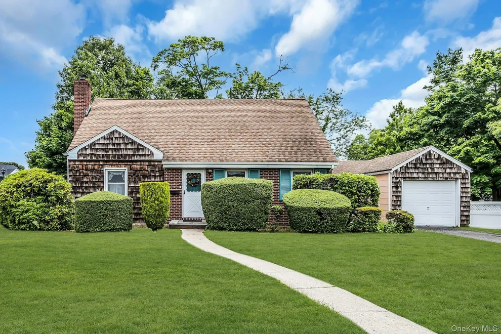 Unit for sale at 2 Cliff Road, Hempstead, NY 11566