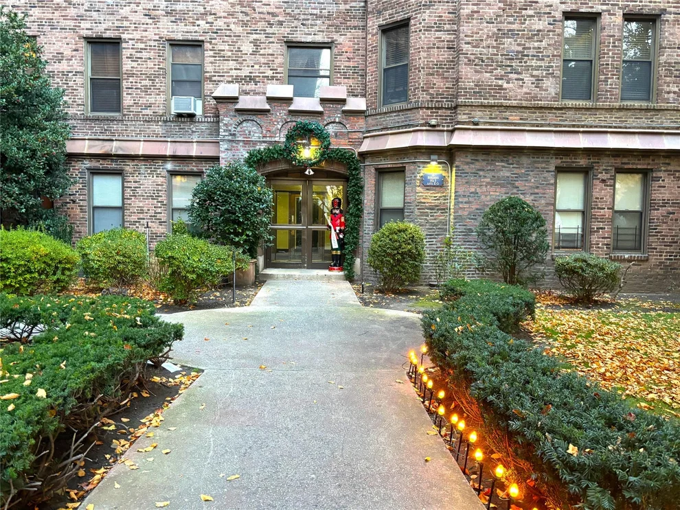 Unit for sale at 531 E Lincoln Avenue, Mount Vernon, NY 10552