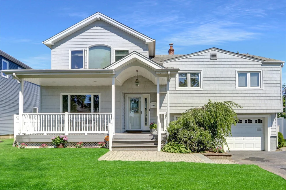 Unit for sale at 10 Amherst Road, Oyster Bay, NY 11801