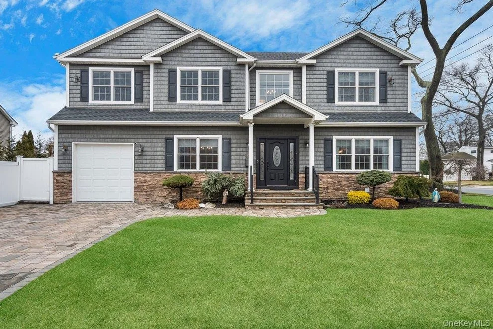Unit for sale at 157 Walnut Street, Oyster Bay, NY 11762