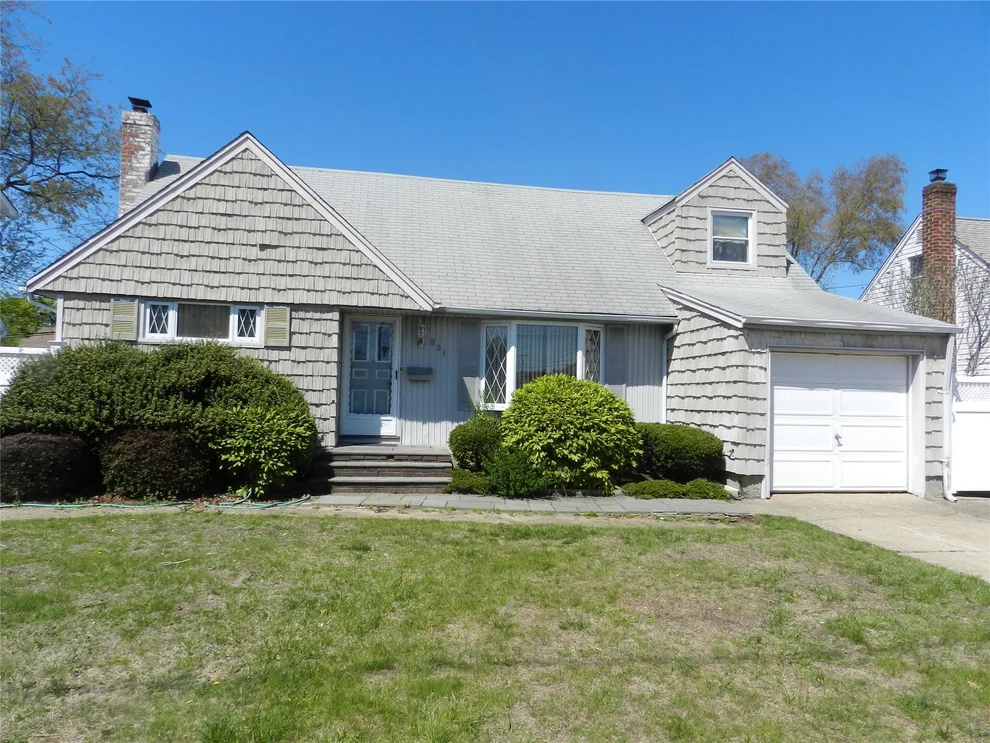 Unit for sale at 331 Boundary Avenue, Oyster Bay, NY 11714