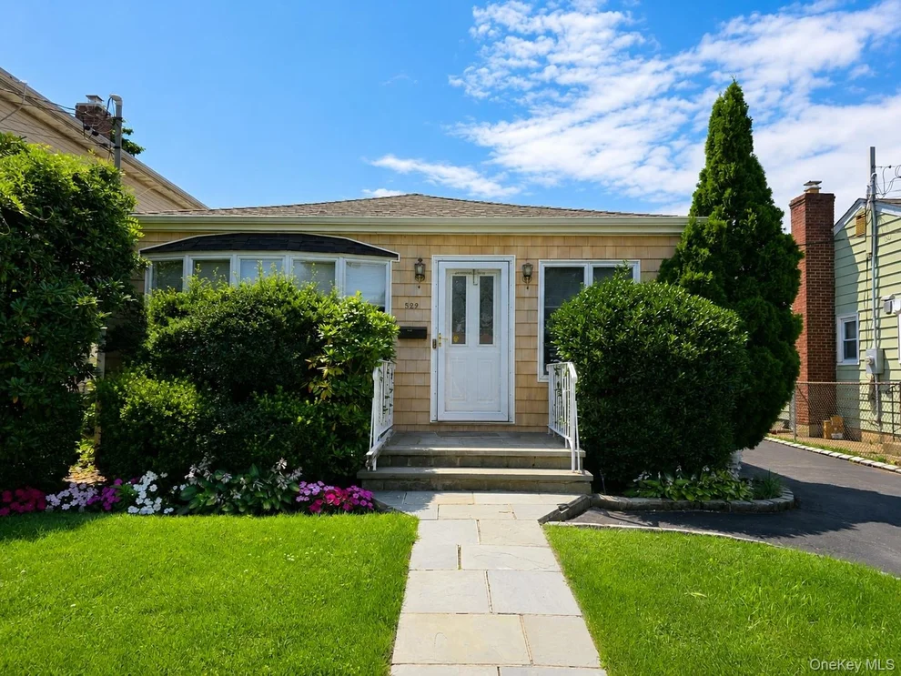 Unit for sale at 522 Willow Street, Hempstead, NY 11550