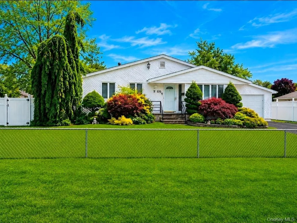 Unit for sale at 170 W 9th Street, Babylon, NY 11729