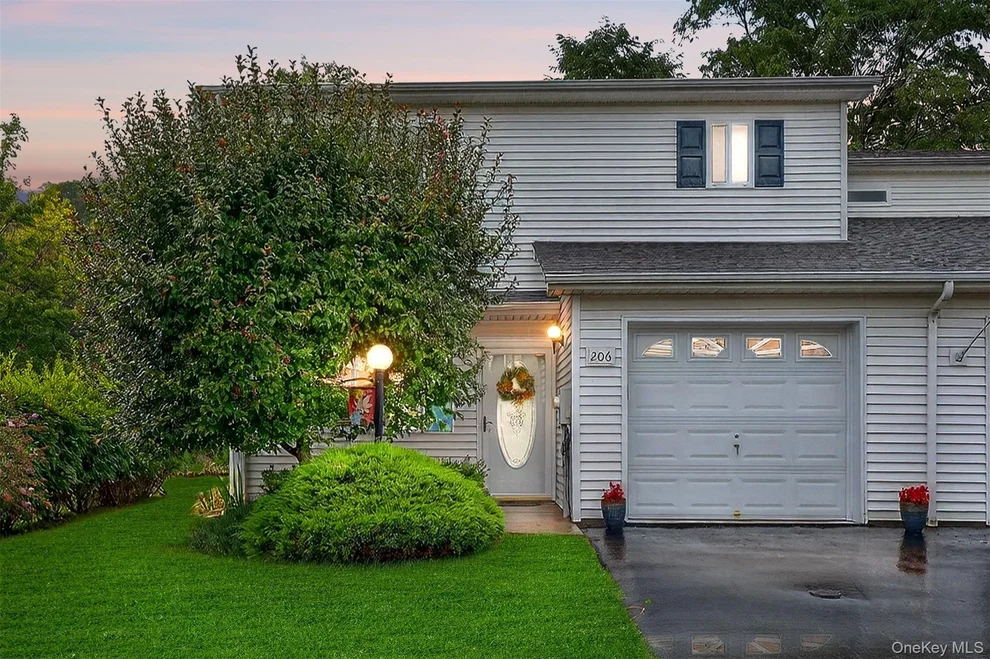 Unit for sale at 206 Tamerisk Lane, New Windsor, NY 12553