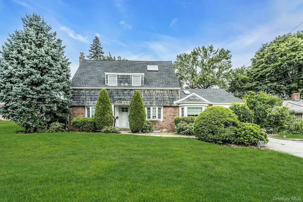 Unit for sale at 238 Parkside Drive, North Hempstead, NY 11577