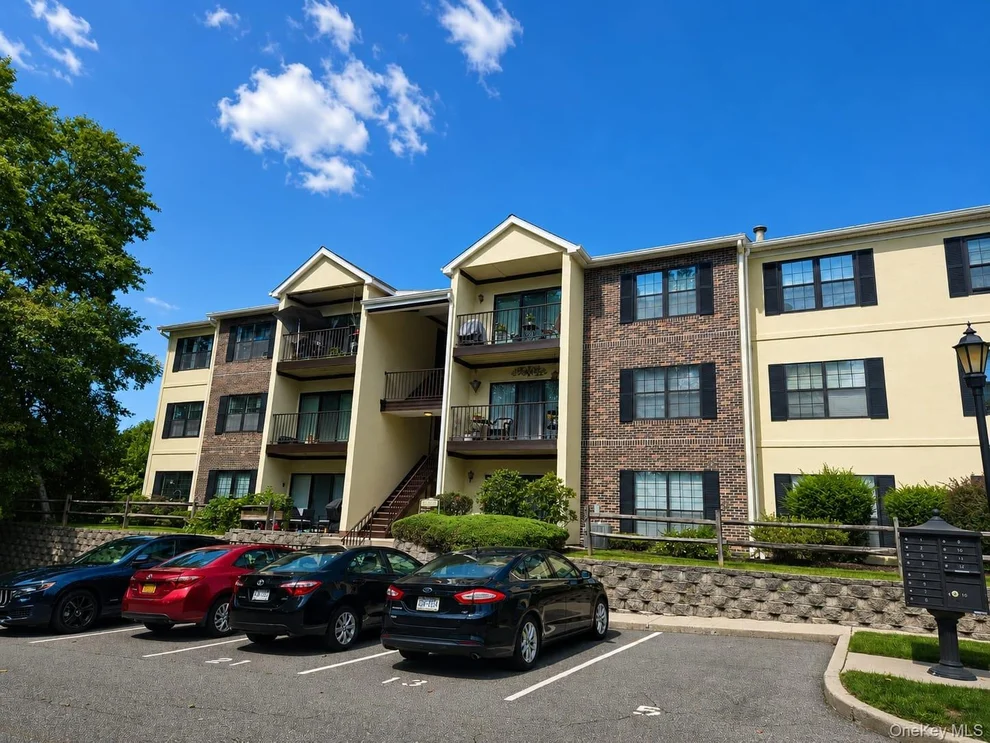 Unit for sale at 23 Nottingham Circle, Peekskill, NY 10566