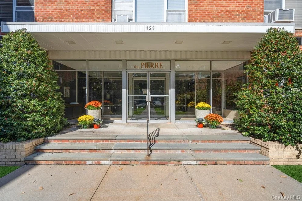 Unit for sale at 125 Main Street, North Hempstead, NY 11050