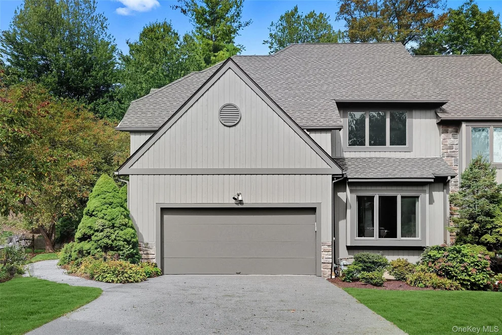 Unit for sale at 8 Persimmon Lane, White Plains, NY 10605